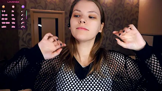 YoshieGradney online show from November 21, 2025, 4:22 am