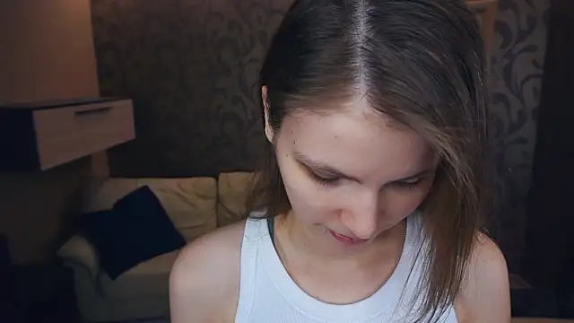 YoshieGradney online show from December 2, 2025, 4:14 am