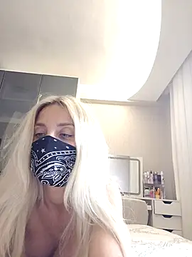 Snapshot of Sweet_xxBuse chatting on June 10, 2026, 9:27 pm Sweet xxBuse online show from June 10, 2026, 9:27 pm