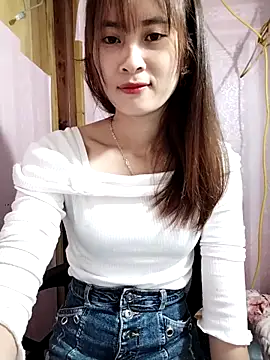 Snapshot of Em_xinh01 chatting on May 3, 2026, 10:57 pm Em xinh01 online show from May 3, 2026, 10:57 pm