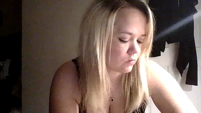 Snapshot of SilverSeductress chatting on May 26, 2026, 8:34 am SilverSeductress online show from May 26, 2026, 8:34 am