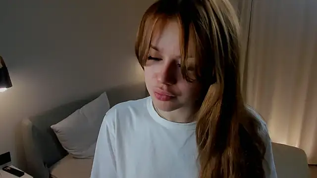 JulienneHauptman online show from November 18, 2025, 1:10 am