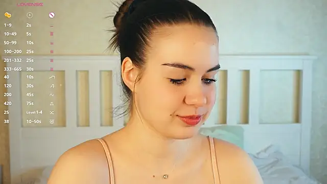 LoreeScialdone online show from November 17, 2025, 8:24 pm