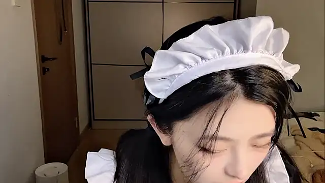 ronronner233 online show from November 27, 2025, 12:38 pm