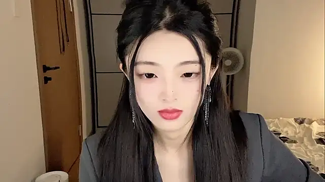 ronronner233 online show from November 28, 2025, 1:44 pm