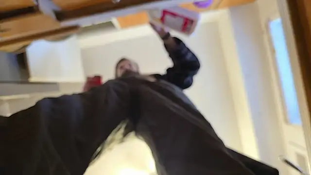 Snapshot of MilesSnow chatting on October 31, 2025, 4:58 pm MilesSnow online show from October 31, 2025, 4:58 pm