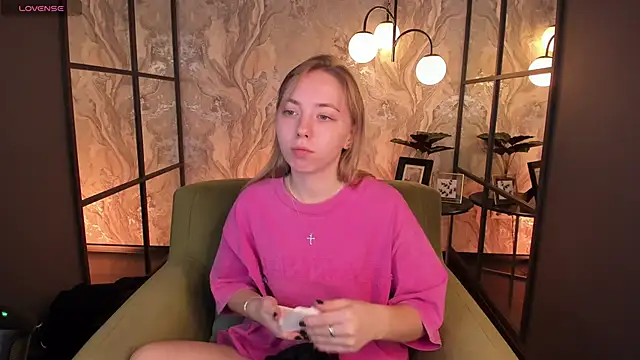 Nora Miller online show from November 7, 2025, 5:23 am