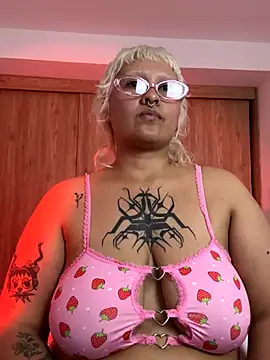 Snapshot of pinkbaddie777 chatting on November 7, 2025, 2:38 am pinkbaddie777 online show from November 7, 2025, 2:38 am