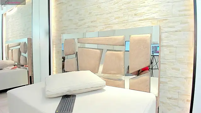 Snapshot of sheinny_brown chatting on November 26, 2025, 7:03 pm sheinny brown online show from November 26, 2025, 7:03 pm