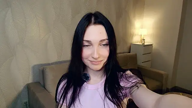 CorrinVliem online show from November 11, 2025, 8:25 pm