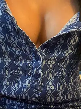 Snapshot of SexyBombs-01 chatting on October 28, 2025, 7:24 pm SexyBombs-01 online show from October 28, 2025, 7:24 pm