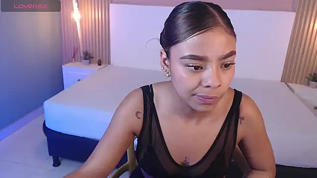 Snapshot of SoffiaDams2 chatting on November 23, 2025, 11:53 am SoffiaDams2 online show from November 23, 2025, 11:53 am