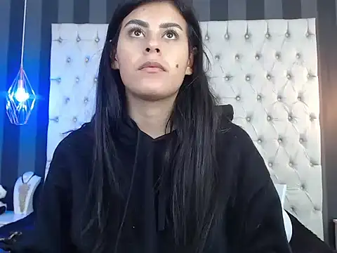 Camile Petite online show from November 7, 2025, 8:13 pm