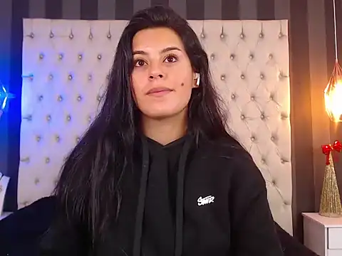 Camile Petite online show from November 4, 2025, 7:39 pm