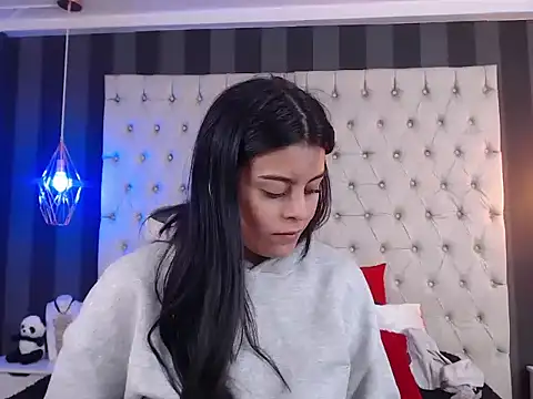 Camile Petite online show from November 3, 2025, 7:28 pm