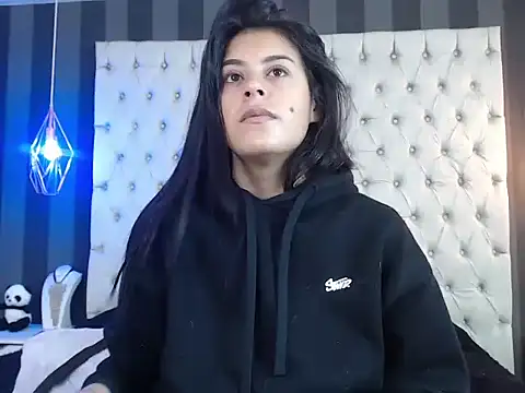 Camile Petite online show from November 5, 2025, 7:28 pm