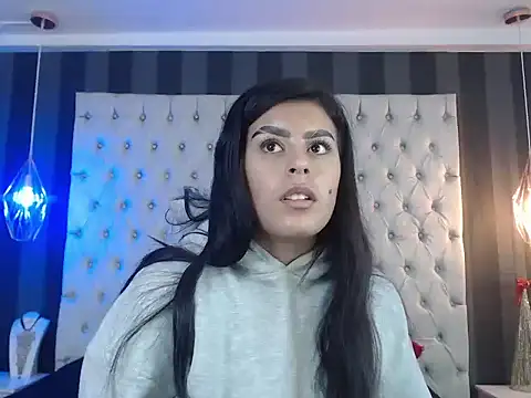 Camile Petite online show from November 27, 2025, 8:09 pm