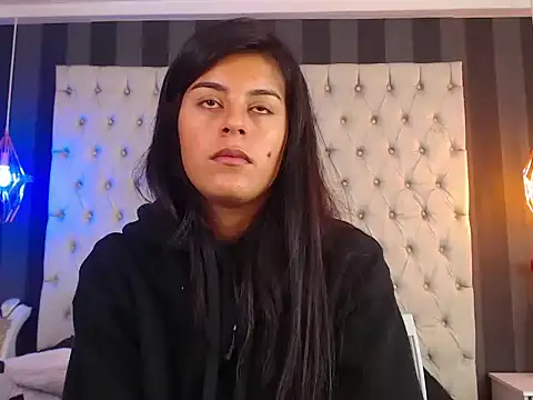 Camile Petite online show from November 20, 2025, 7:25 pm