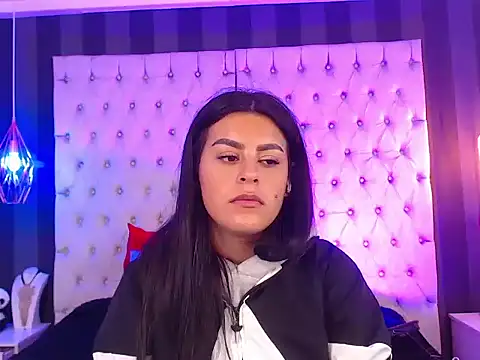 Camile Petite online show from November 14, 2025, 7:39 pm