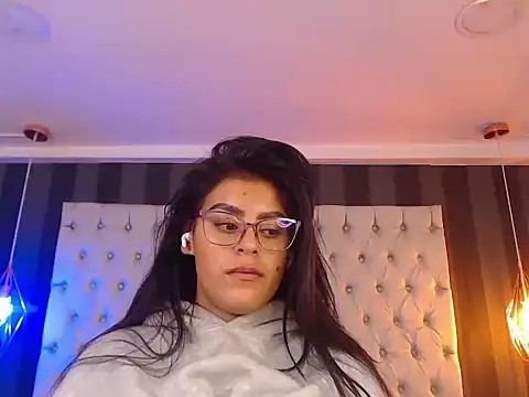 Camile Petite online show from November 26, 2025, 7:58 pm