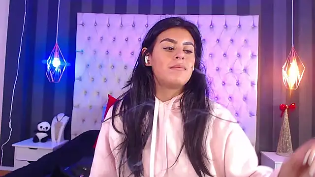 Camile Petite online show from November 13, 2025, 8:35 pm