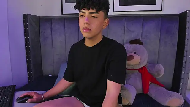 Niick Twiink online show from November 4, 2025, 8:01 pm