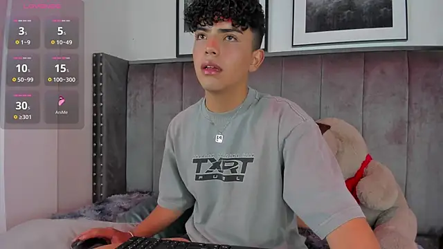 Niick Twiink online show from November 30, 2025, 2:34 am