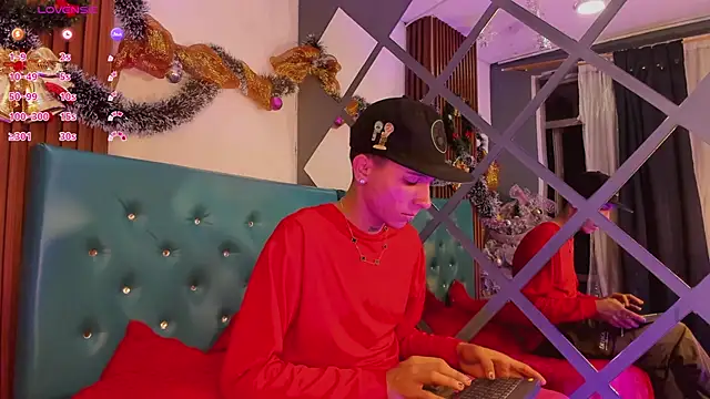 Max Steell online show from December 15, 2025, 11:31 pm