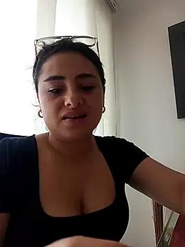 solandrea online show from November 11, 2025, 5:30 pm