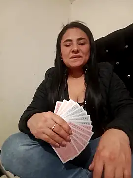 solandrea online show from November 5, 2025, 9:40 pm