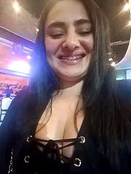 solandrea online show from November 9, 2025, 8:40 am