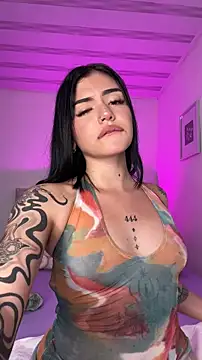 Snapshot of VioletEvanzz chatting on November 19, 2025, 12:21 am VioletEvanzz online show from November 19, 2025, 12:21 am