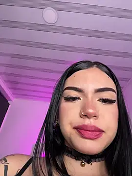 Snapshot of VioletEvanzz chatting on November 23, 2025, 1:10 pm VioletEvanzz online show from November 23, 2025, 1:10 pm