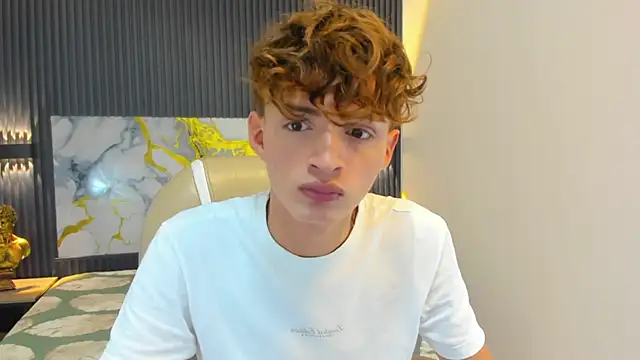 NicolasFerrer18 online show from November 18, 2025, 7:28 pm