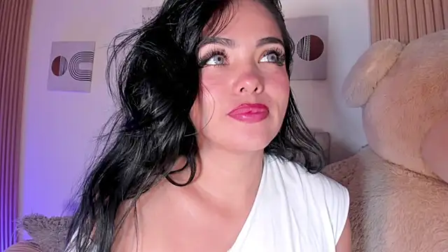 emiily little  online show from December 4, 2025, 12:42 am