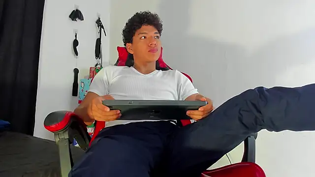 Maximiliano Khalil online show from December 15, 2025, 7:31 pm