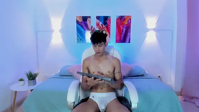 Snapshot of KamiSuarez chatting on November 24, 2025, 6:30 pm KamiSuarez online show from November 24, 2025, 6:30 pm