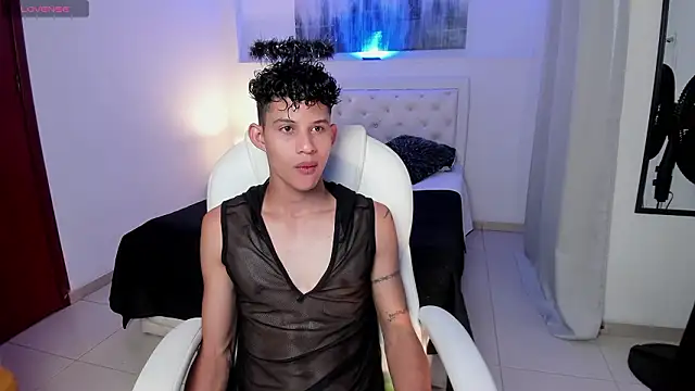 Snapshot of KamiSuarez chatting on February 25, 2026, 6:41 pm KamiSuarez online show from February 25, 2026, 6:41 pm