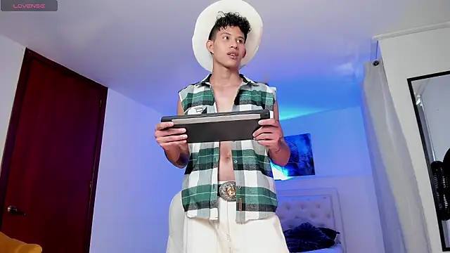 Snapshot of KamiSuarez chatting on February 28, 2026, 6:40 pm KamiSuarez online show from February 28, 2026, 6:40 pm