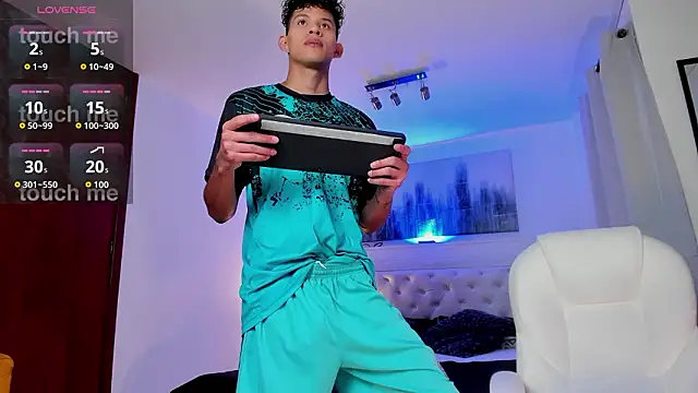 Snapshot of KamiSuarez chatting on February 24, 2026, 6:31 pm KamiSuarez online show from February 24, 2026, 6:31 pm