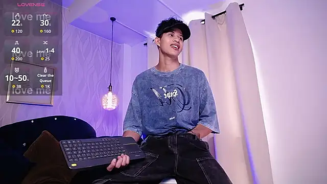 Snapshot of KamiSuarez chatting on February 10, 2026, 6:40 pm KamiSuarez online show from February 10, 2026, 6:40 pm