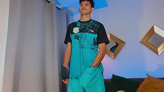 Snapshot of KamiSuarez chatting on February 2, 2026, 6:40 pm KamiSuarez online show from February 2, 2026, 6:40 pm