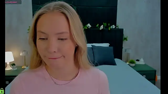 Melanie Ryer online show from November 26, 2025, 1:05 am