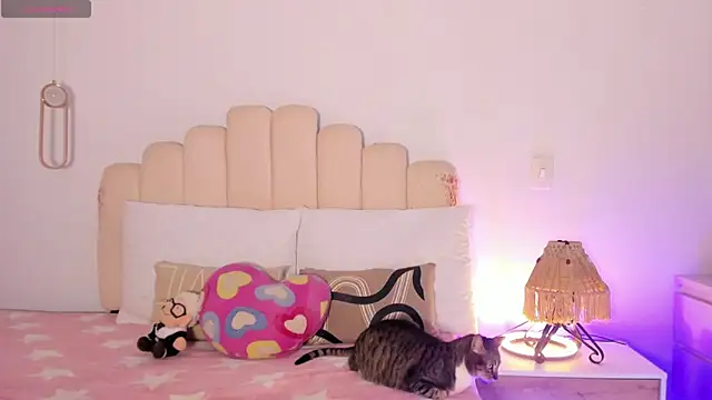 Manelyk  moon online show from November 20, 2025, 9:15 pm