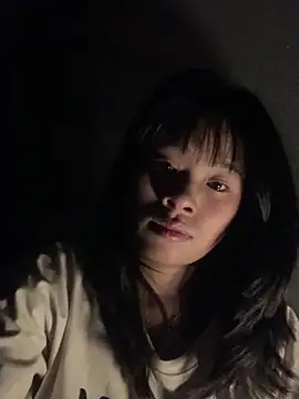 huttonmay358 online show from November 10, 2025, 2:55 pm