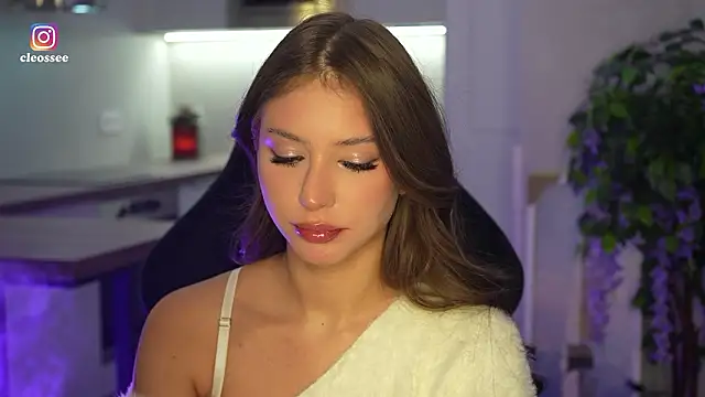 Cleose online show from February 19, 2026, 7:05 am