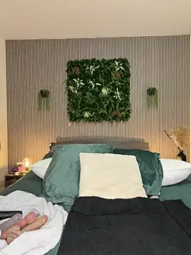 MysteryGirl   online show from March 31, 2026, 7:10 am