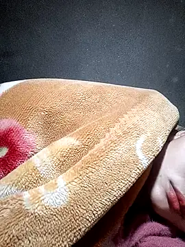 yoyo-mi online show from December 17, 2025, 1:27 pm