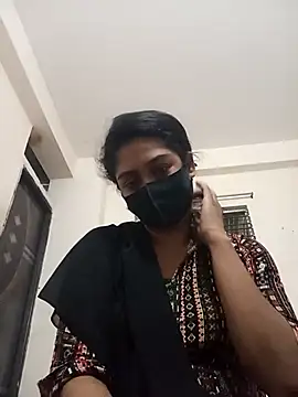 Green LaDY66 online show from October 28, 2025, 4:17 pm