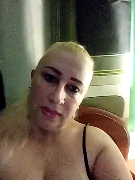 Snapshot of Esenia505 chatting on November 21, 2025, 4:22 am Esenia505 online show from November 21, 2025, 4:22 am